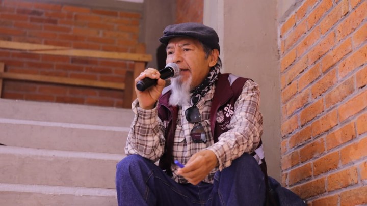 Persona con microfono