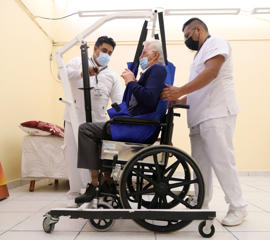 Atención médica de adulto mayor