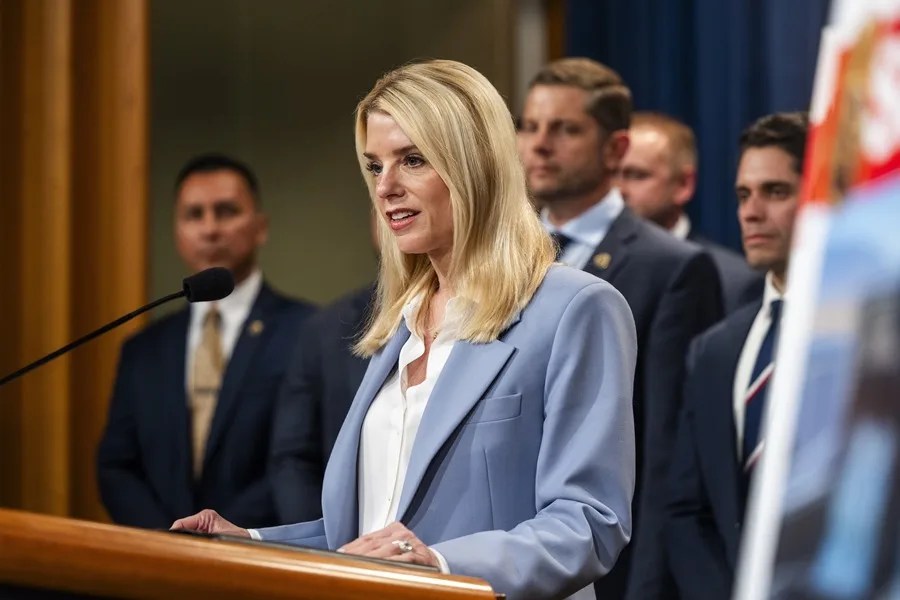 Pam Bondi | EFE/ Jim LoScalzo