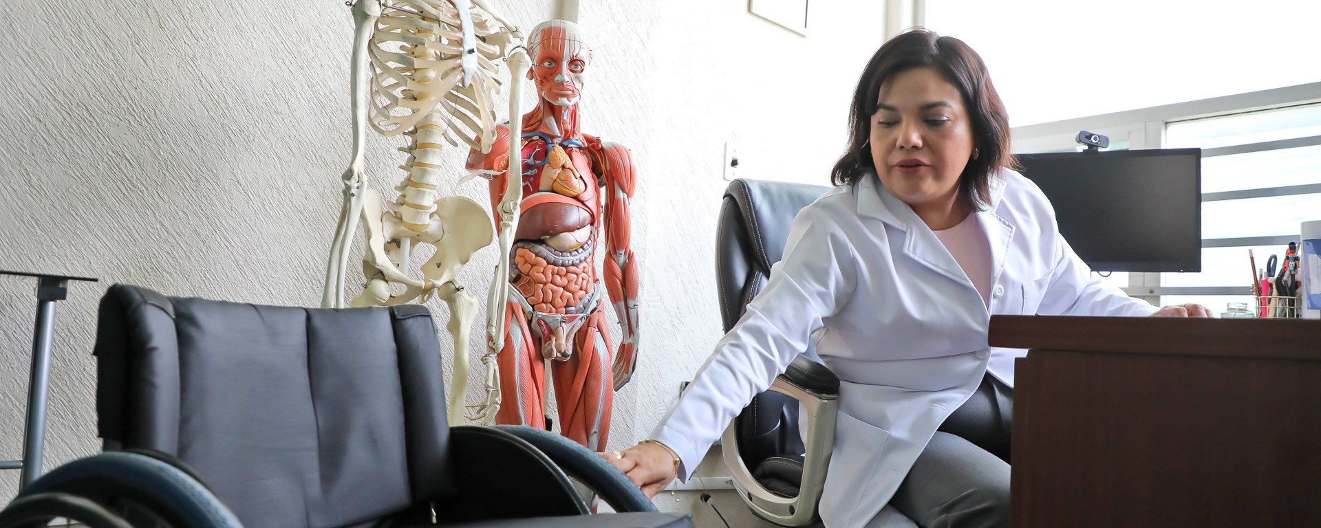 Medico en consultorio