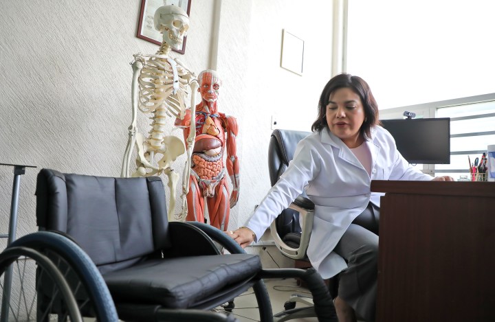 Medico en consultorio