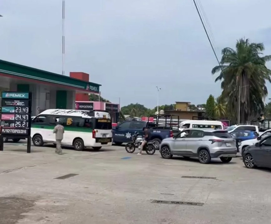 Fila en gasolinería