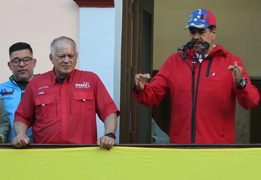 Diosdado Cabello y Nicolás Maduro | EFE/ Miguel Gutiérrez