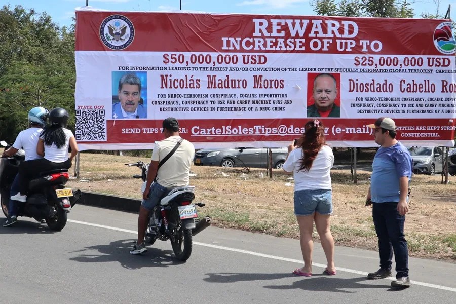 Valla con la imagen del presidente de Venezuela, Nicolás Maduro | EFE/ Mario Caicedo