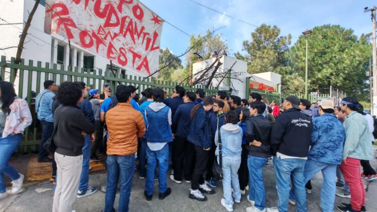Estudiantesde la UAEM