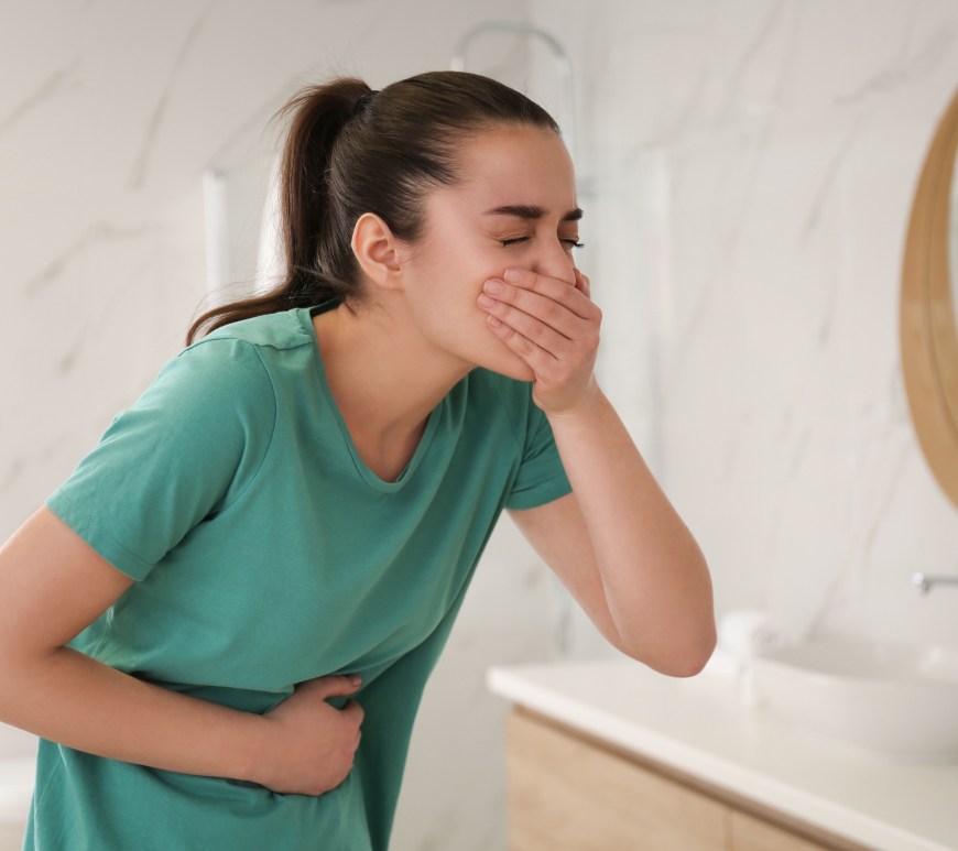 Mujer con nauseas