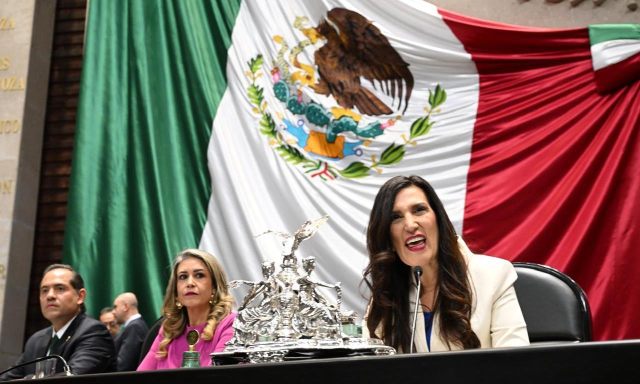 Kenia López Rabadán 