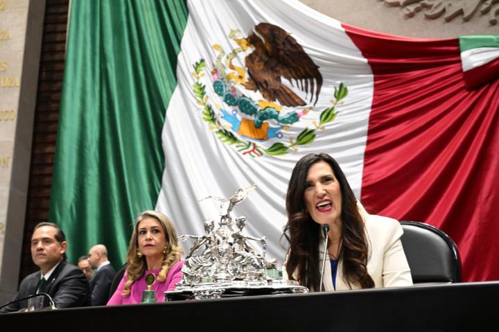 Kenia López Rabadán 