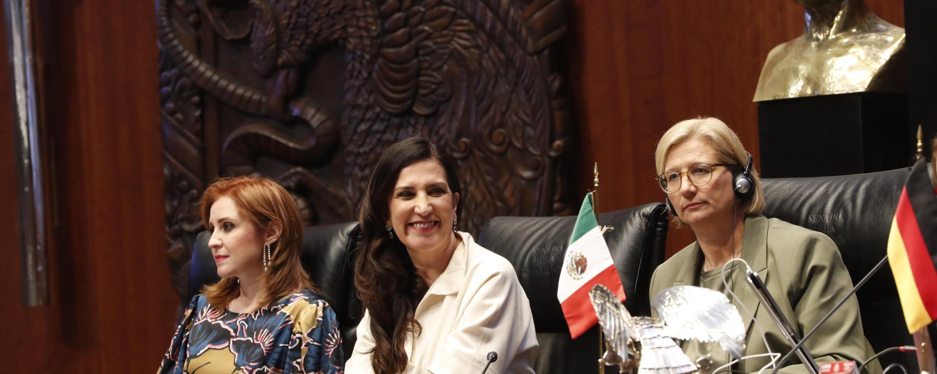 Kenia López Rabadán