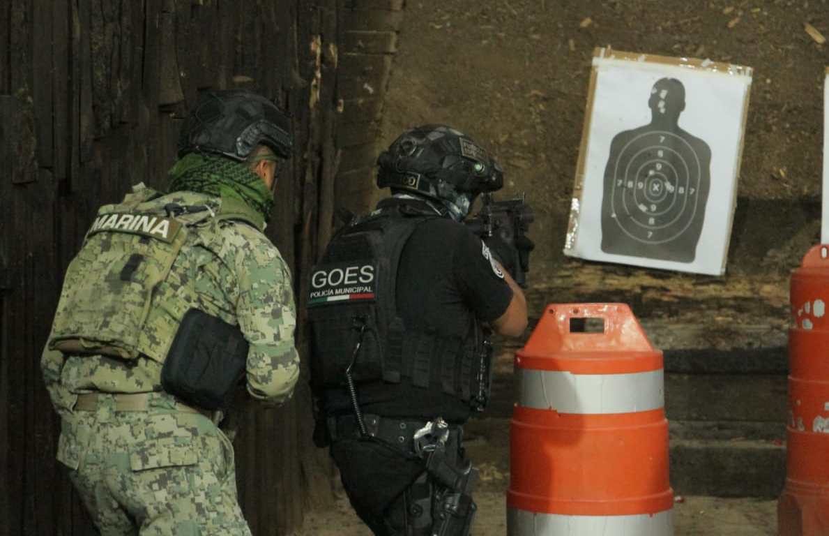 Infante de la Semar en practica de tiro