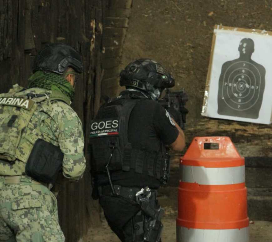 Infante de la Semar en practica de tiro