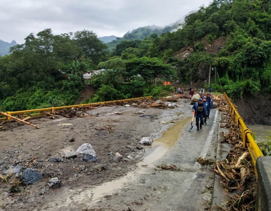 Camino afectado por inundacion