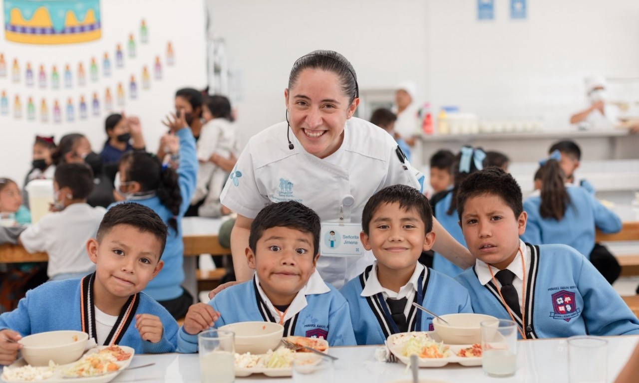 Niños en comedor