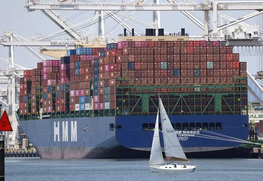 Embarcación comercial en los Estados Unidos | EFE/John G. Mabanglo