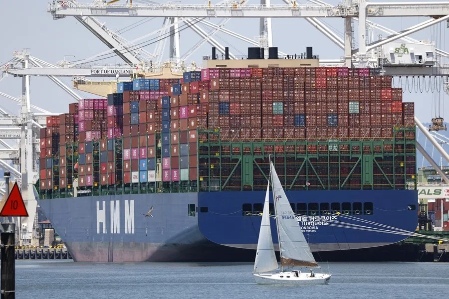 Embarcación comercial en los Estados Unidos | EFE/John G. Mabanglo