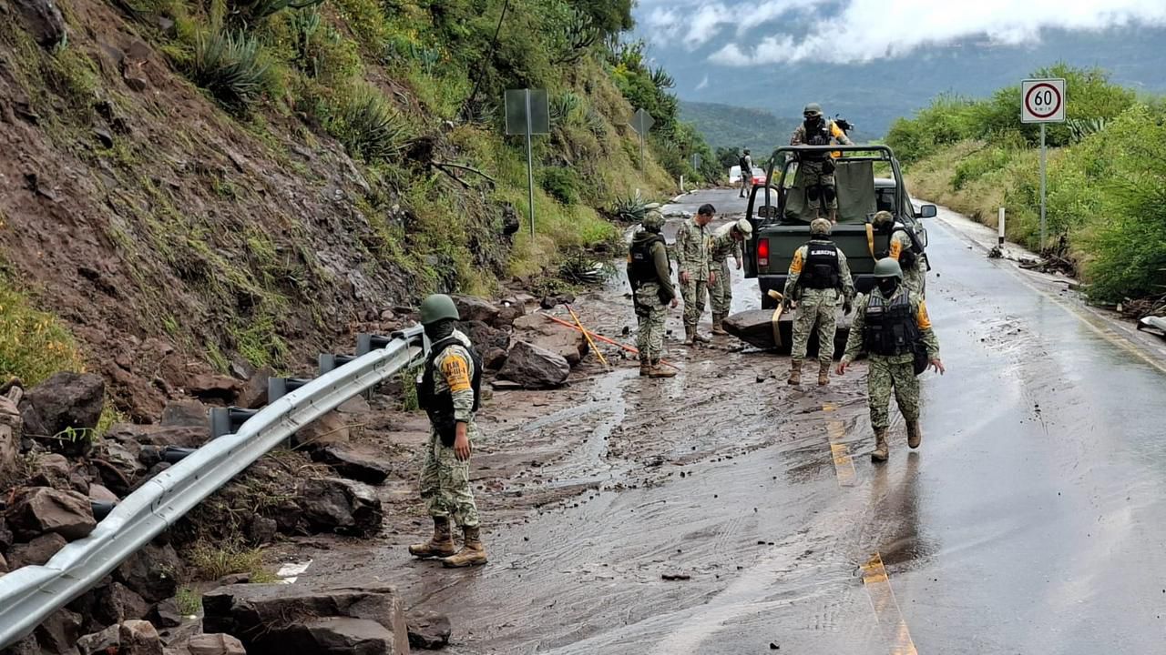 Camino afectado por inundacion