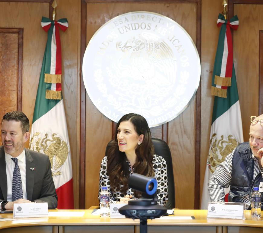 Kenia López Rabadán