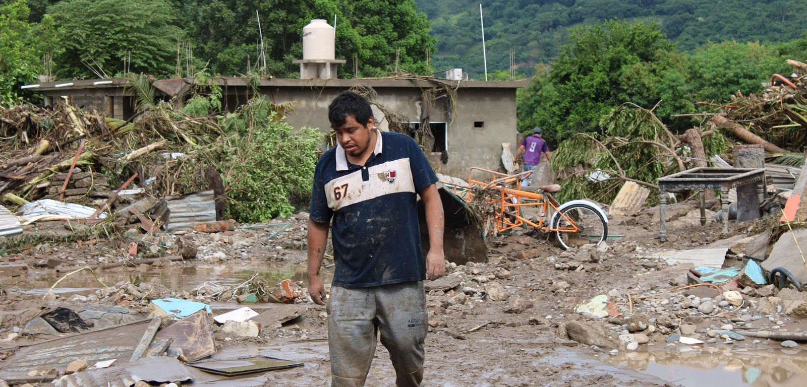 camino afectado por lluvia