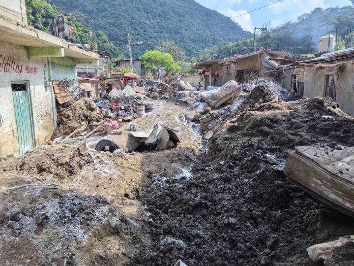 Camino afectado por inundacion