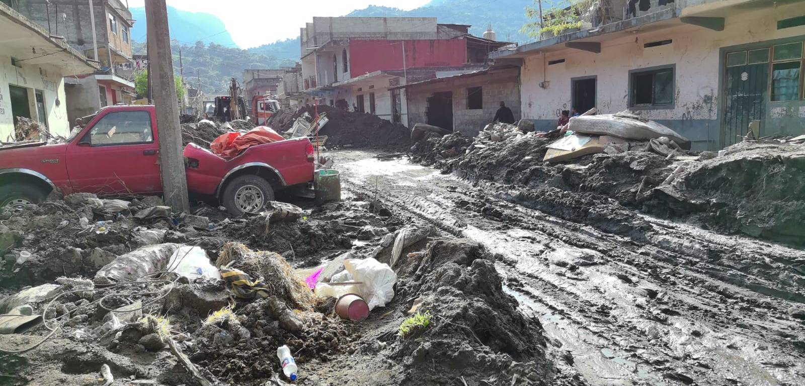 Camino afectado por inundacion