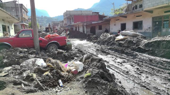 Camino afectado por inundacion