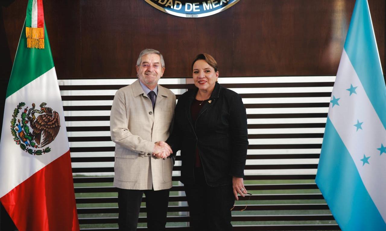 Xiomara Castroy Juan Ramón de la Fuente