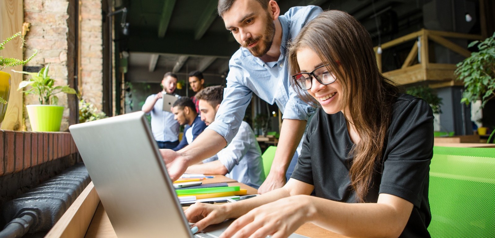 Personas en computadora