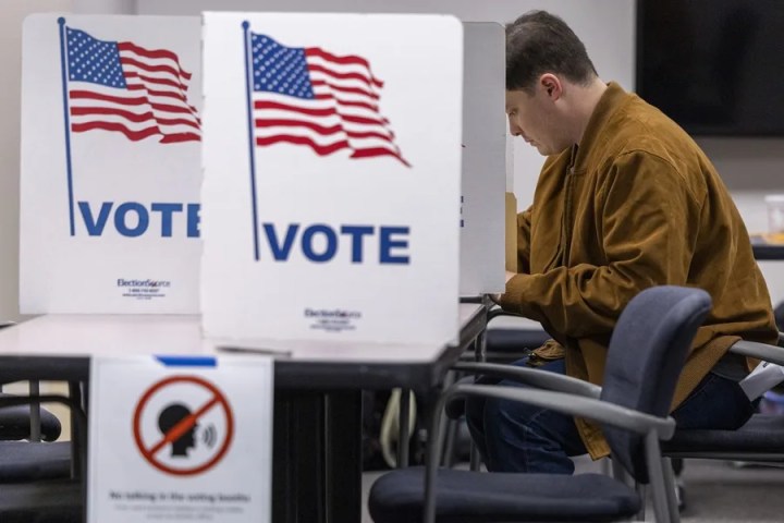 Casilla de votacion en Virginia, EU | EFE/EPA/SHAWN THEW