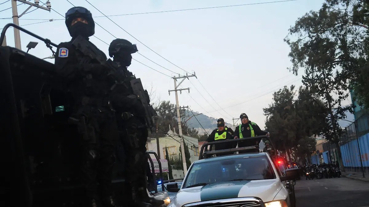 Policias en patrullas