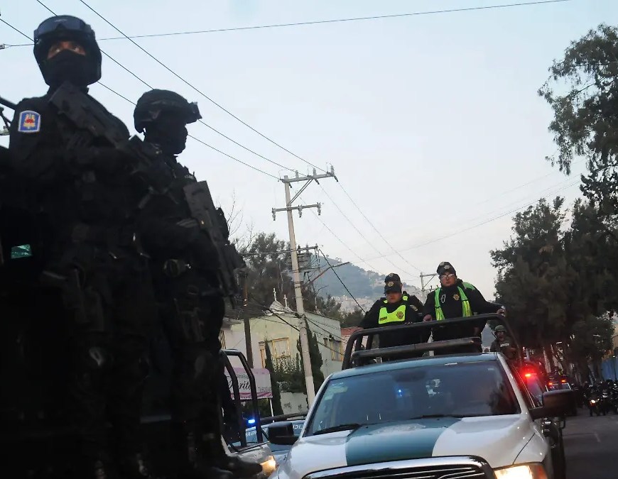 Policias en patrullas