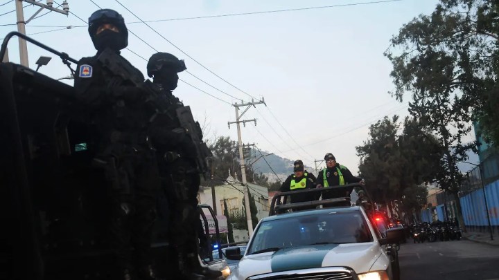 Policias en patrullas