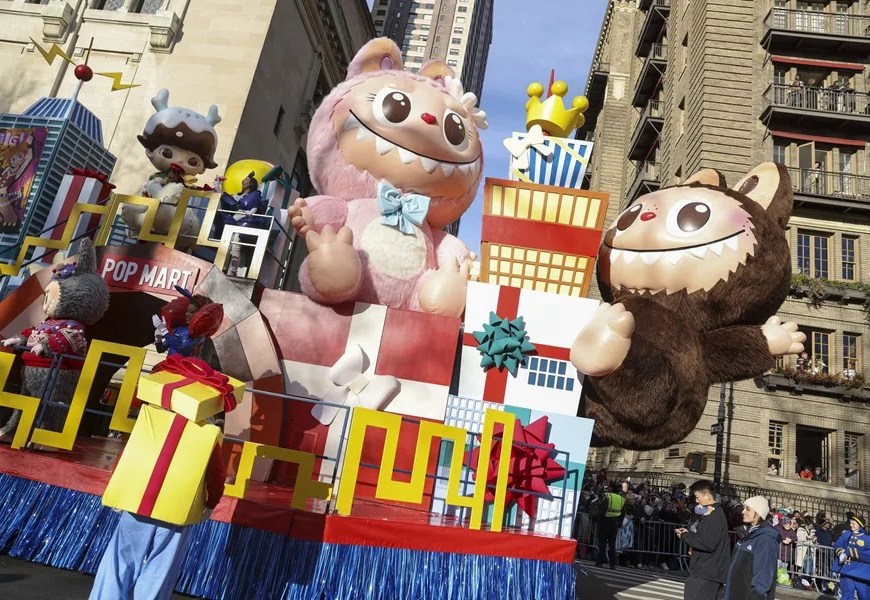 Carroza Friends-giving de POPCITY con Labubus| EFE/EPA/ Sarah Yenesel