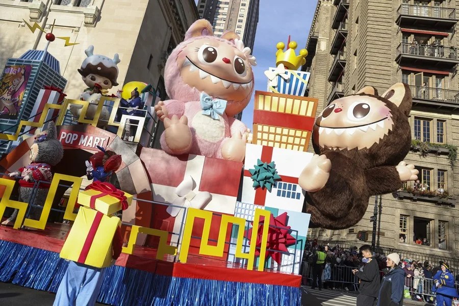 Carroza Friends-giving de POPCITY con Labubus| EFE/EPA/ Sarah Yenesel