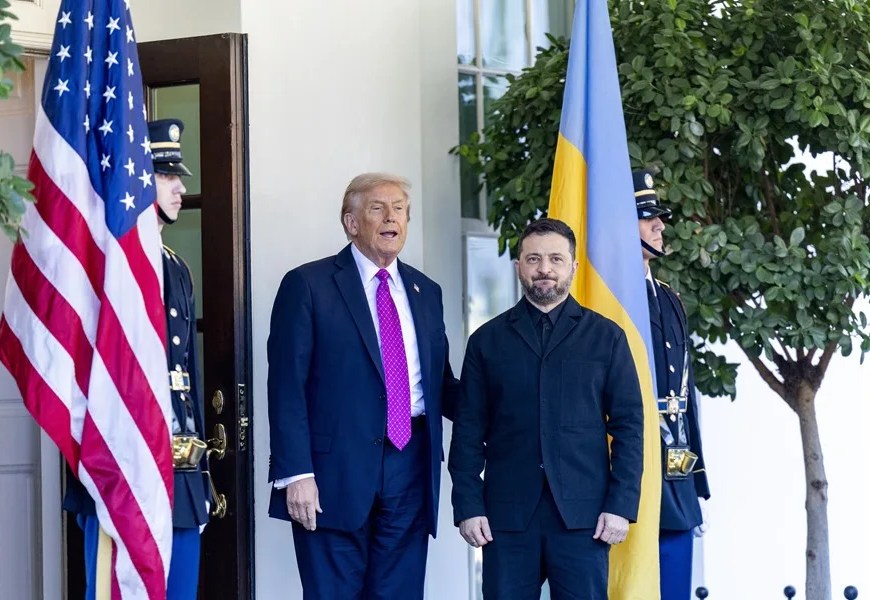 Donald Trump y Volodymyr Zelenski | EFE/EPA/Shawn Thew