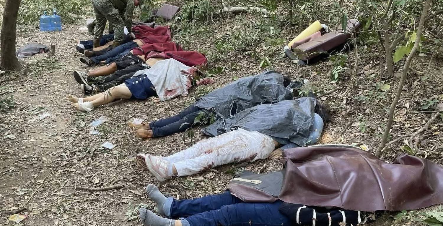 Cuerpos en el piso tras accidente del Tren Interoceánico