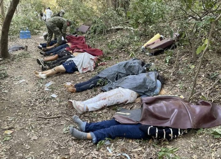 Cuerpos en el piso tras accidente del Tren Interoceánico