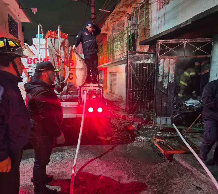 Bomberos en un incendio