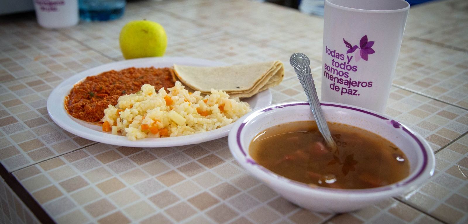 Alimentos en la mesa