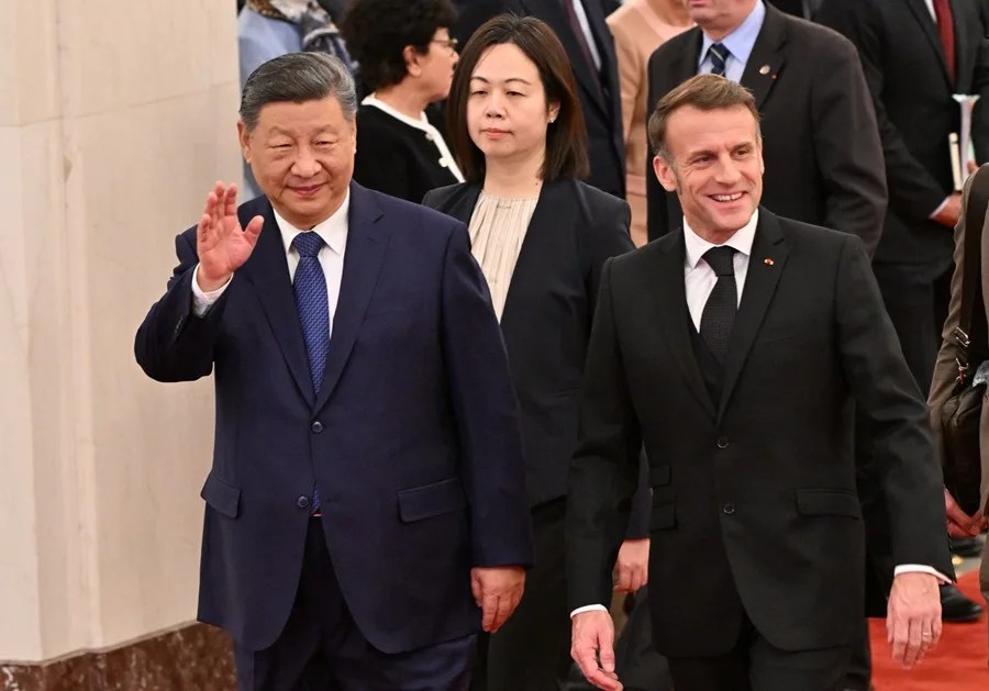 Xi Jinping y Emmanuel Macron| EFE/ Adek Berry