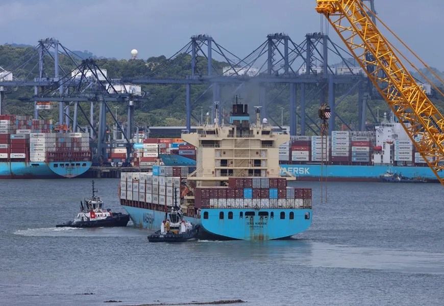 Buque en puerto de Balboa, en Ciudad de Panamá (Panamá) | EFE/ Carlos Lemos