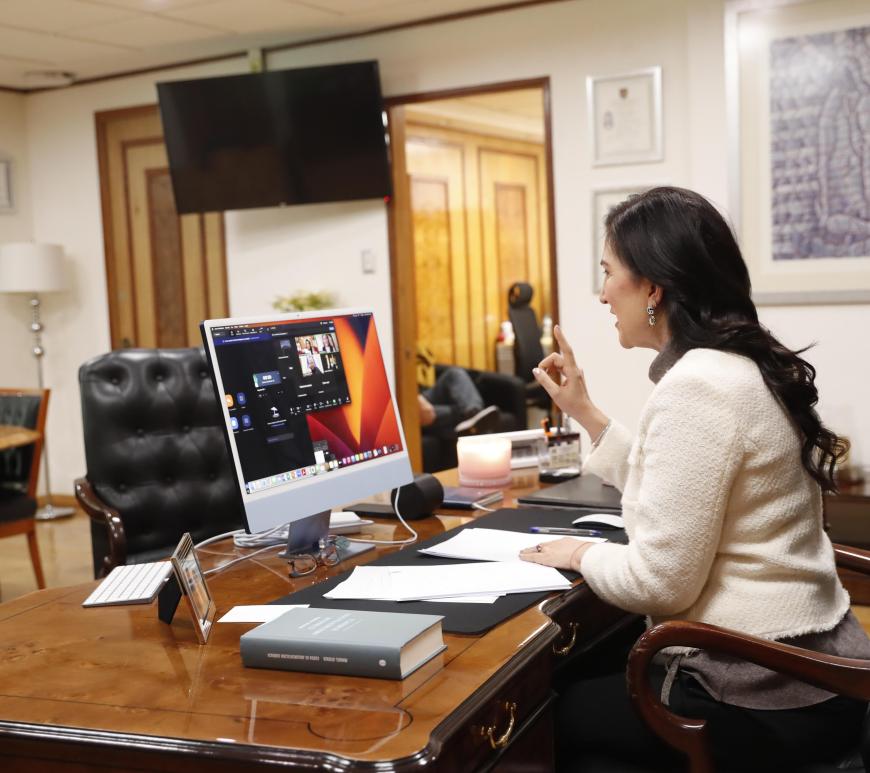 Kenia López Rabadán