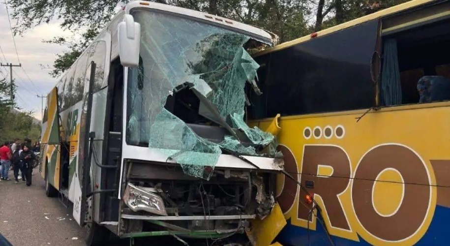 Choque de autobuses