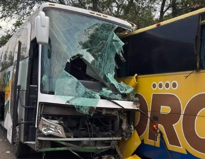 Choque de autobuses