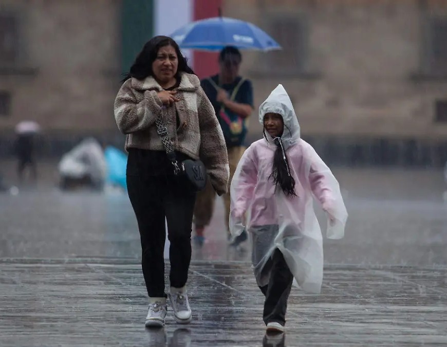 Personas y lluvia