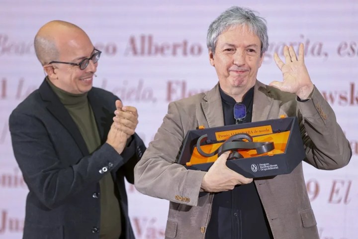 El escritor mexicano David Toscana. EFE/ Víctor Lerena

