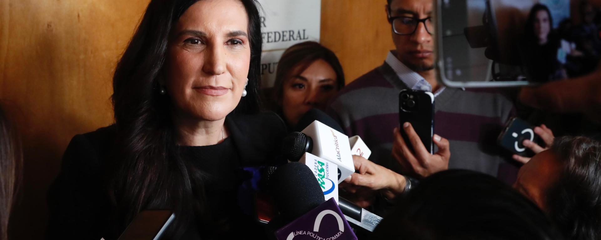 Kenia López Rabadán