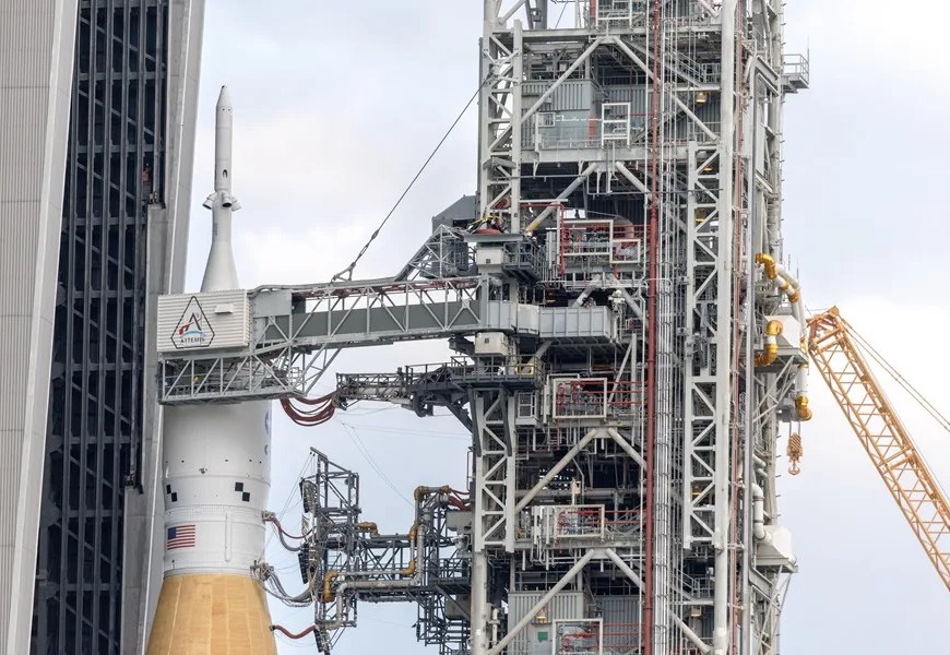 El cohete SLS con una cápsula Orion, parte de la misión Artemis II. EFE/EPA/Cristobal Herrera-Ulashkevich