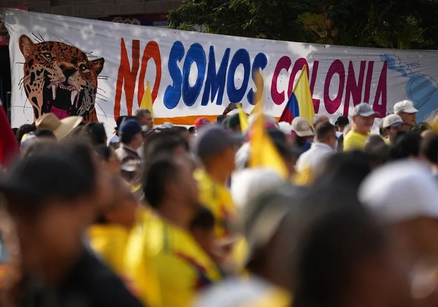 Personas participan en una manifestación, en Cali (Colombia). EFE/ Ernesto Guzmán