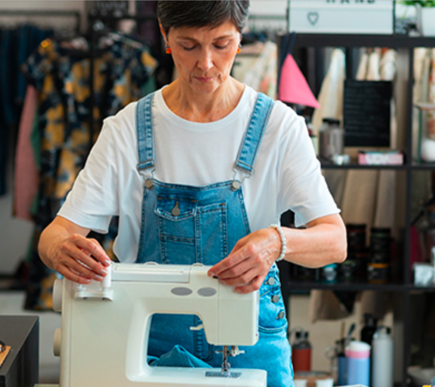 Mujer costurera