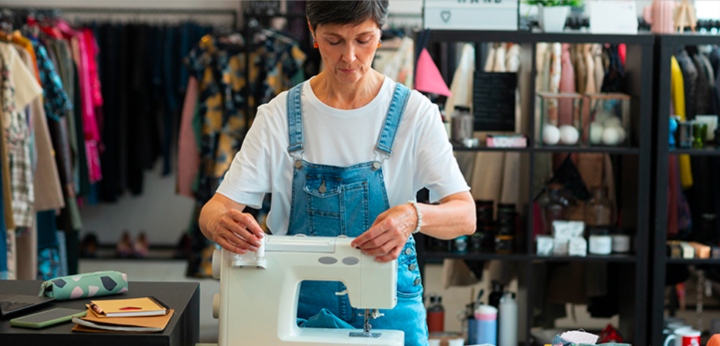 Mujer costurera